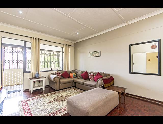 2 BEDROOM APARTMENT TO LET IN ROSEBANK